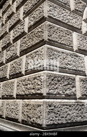 Ashlar (Bugnato in italiano), primo piano di una parete fatta di grossi blocchi di pietre in Veneto, Italia, Europa Foto Stock