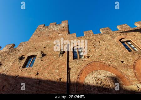 Palazzo Stiozzi Ridolfi. Palazzo medievale nell'antica città di Certaldo Alto. Città dove visse il poeta Giovanni Boccaccio. Firenze, Toscana, Italia Foto Stock