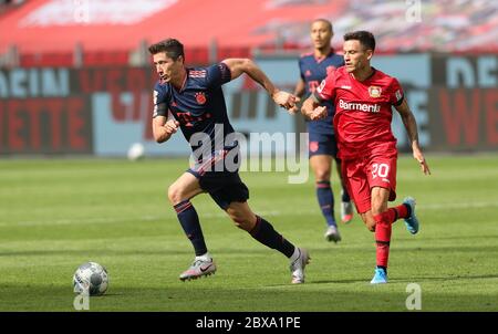 Leverkusen, Germania, 6 giugno 2020, Robert LEWANDOWSKI, FCB 9 contro Charles ARANGUIZ, Lev 20 alla partita 1.Bundesliga BAYER 04 LEVERKUSEN - FC BAYERN MUENCHEN nella stagione 2019/2020:30. Foto: © Peter Schatz / Alamy Live News / Ralf Ibing/Firo/Pool - LE NORMATIVE DFL VIETANO L'USO DI FOTOGRAFIE come SEQUENZE DI IMMAGINI e/o QUASI-VIDEO - Agenzie di Notizie nazionali e internazionali FUORI uso editoriale Foto Stock