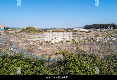 YELLAND, NORTH DEVON, UK - 2 GIUGNO 2020: Vista del sito della vecchia centrale elettrica che è ancora una volta in fase di sviluppo. Foto Stock