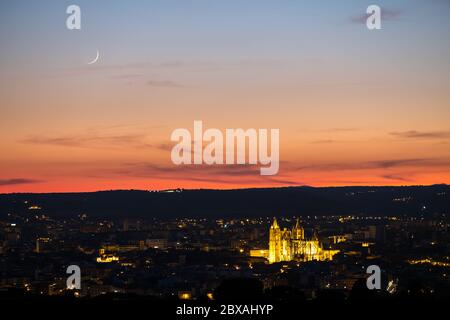 Tramonto con vista panoramica sulla città di Leon Spagna cattedrale gotica Foto Stock