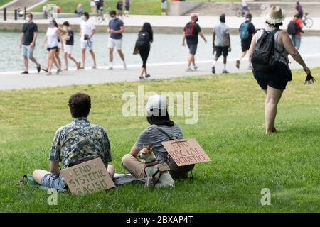 6 giugno 2020: I manifestanti si riuniscono al Lincoln Memorial per una protesta contro la disuguaglianza sistemica e la brutalità della polizia, il 6 giugno 2020. Credit: Michael Candelori/ZUMA Wire/Alamy Live News Foto Stock