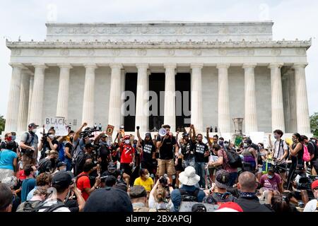 6 giugno 2020: I manifestanti si riuniscono al Lincoln Memorial per una protesta contro la disuguaglianza sistemica e la brutalità della polizia, il 6 giugno 2020. Credit: Michael Candelori/ZUMA Wire/Alamy Live News Foto Stock