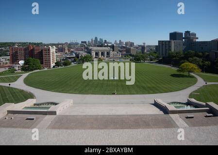 Una vista panoramica di Kansas City in una giornata di sole dal Museo e dal Memoriale della prima Guerra Mondiale Foto Stock