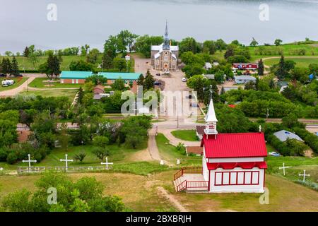 Le stazioni della Croce nel villaggio di Lebret, Saskatchewan, Canada. Situato su una collina che domina il villaggio, dispone di una cappella con 1929 cornici in legno Foto Stock