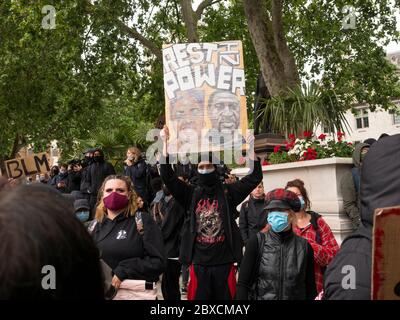 Londra. REGNO UNITO. 6 Giugno 2020. Manifestanti durante la Black Lives materia in Piazza del Parlamento. Foto Stock