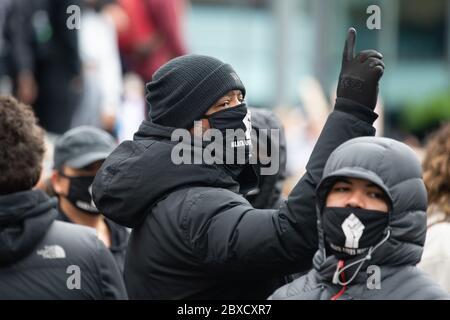 MANCHESTER, REGNO UNITO. 6 giugno una grande protesta Black Lives Matter nei Piccadilly Gardens di Manchester. La dimostrazione di massa è andata avanti, nonostante le preoccupazioni per la distanza sociale e un numero R in aumento nel Nord Ovest. Sabato 6 Giugno 2020 (Credit: Pat Scaasi | MI News) Credit: MI News & Sport /Alamy Live News Foto Stock
