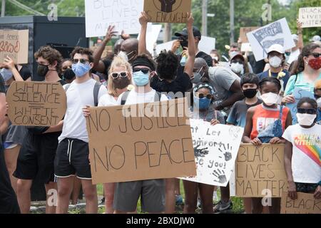 06 giugno 2020 - Newtown, Pennsylvania, USA - BLM, Black Lives, protesta, protesta dopo l'assassinio di George Floyd a Minneapolis. Foto Stock