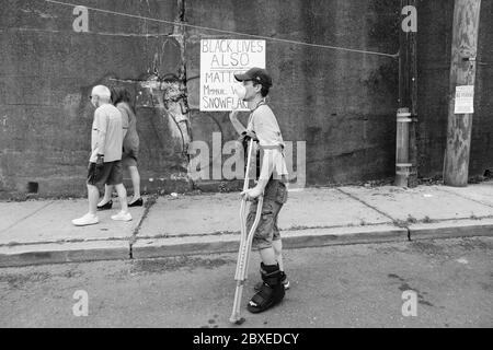 Hoboken, NJ / USA - 5 giugno 2020: Le vite nere contano una protesta pacifica a Hoboken, New Jersey, per sostenere contro l'anti-razzismo, la brutalità della polizia e la f Foto Stock