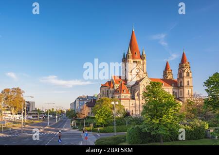 Vienna Austria, skyline della città presso la chiesa di San Francesco d'Assisi Foto Stock