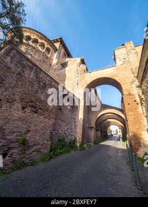 Il Clivus Scauri era un'antica strada romana - Roma, Italia Foto Stock