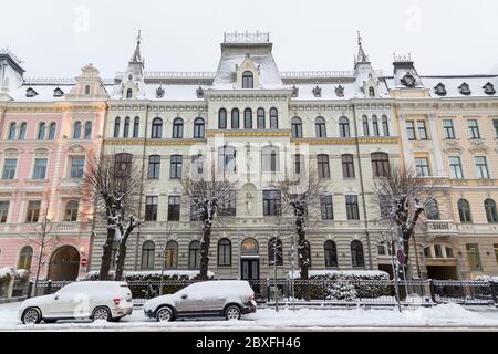 RIGA, LETTONIA - 3 GENNAIO 2017: Architettura lungo Elizabetes iela nel centro di riga che mostra le facciate esterne e i dettagli. Foto Stock