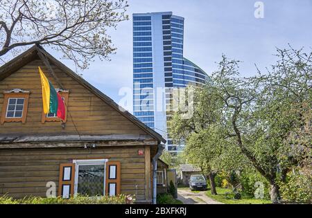 Vecchia casa nel centro della città di Vilnius Foto Stock
