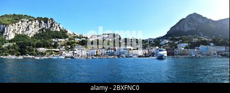 Italia, Campania, Marina Grande di Capri - 14 agosto 2019 - Marina grande di Capri vista dal mare Foto Stock