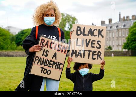 Edimburgo, Scozia, Regno Unito. 7 giugno 2020. Black Lives, manifestazione di protesta per la materia a Holyrood Park a Edimburgo. Iain Masterton/Alamy Live News Foto Stock