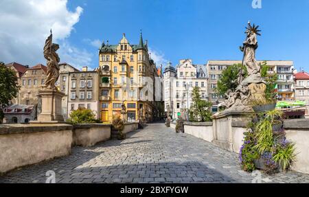 Klodzko, bassa Slesia, Polonia. Vista sulla città vecchia dal ponte di San Giovanni Foto Stock