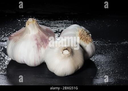 Spicchio di tre teste di aglio Foto Stock