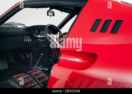 Abitacolo Ferrari Dino 246 GTS dal lato passeggero Foto Stock