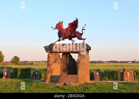 Memoriale ai soldati gallesi che servirono durante la prima guerra mondiale al Welsh National Memorial Park di Langemark-Poelkapelle, Belgio Foto Stock