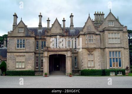 Muckross House, Teach Mhucris, County Kerry, Irlanda, Éire, Irland, Írország, Europa, progettato da William Burn e costruito nel 1843. Foto Stock