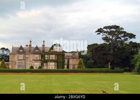 Muckross House, Teach Mhucris, County Kerry, Irlanda, Éire, Irland, Írország, Europa, progettato da William Burn e costruito nel 1843. Foto Stock