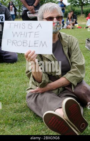 Lordship Lane Recreation Ground, Tottenham, Londra, Regno Unito. 7 giugno 2020. BLM, Black Lives Matter, un incontro in Lordship Recreation Ground per ricordare George Floyd. Credit: Matthew Chpicle/Alamy Live News Foto Stock