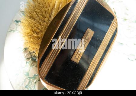 Spazzole per capelli vintage con incisione maschile, USA Foto Stock