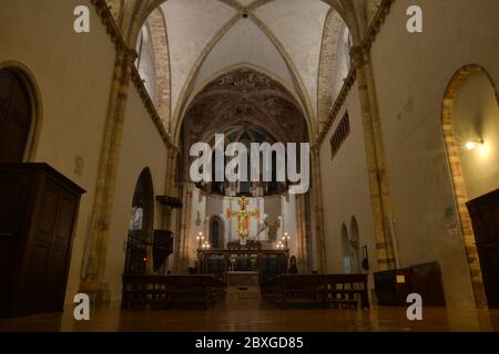 Interno della Basilica di Santa Chiara, Assisi, Italia Foto Stock