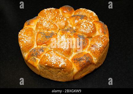 Pane su sfondo nero isolato Foto Stock