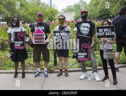 Incontro e dimostrazione commemorativa in onore di George Floyd al Cadman Plaza di Brooklyn, assassinato dalla polizia di Minneapolis. Foto Stock