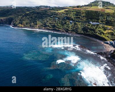 Paesaggio aereo nella città di Maia sull'isola di San Miguel, Azzorre, Portogallo. Foto Stock