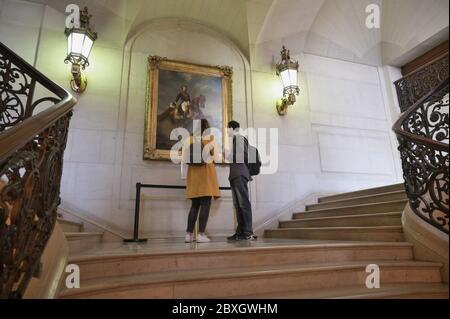 Parigi, Francia - 21 settembre 2019: Persone in un dipinto all'Hotel de Toulouse, ora sede della Banca di Francia, durante le Giornate europee del Patrimonio. L'edificio è la sede ufficiale della Banque de France dal 1811 Foto Stock