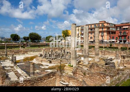 Pozzuoli (Napoli) - il Macellum di Pozzuoli (o Serapeum o Tempio di Serapis) fu il macellum o mercato della colonia romana di Puteoli Foto Stock