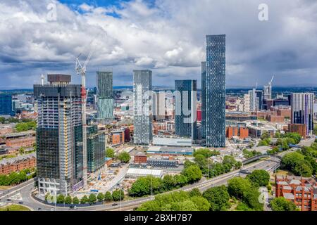 Deansgate Square Manchester Inghilterra, moderno edificio a torre appartamenti grattacieli che domina il centro di Manchester paesaggio nel nord dell'Inghilterra Foto Stock