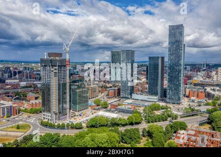 Deansgate Square Manchester Inghilterra, moderno edificio a torre appartamenti grattacieli che domina il centro di Manchester paesaggio nel nord dell'Inghilterra Foto Stock