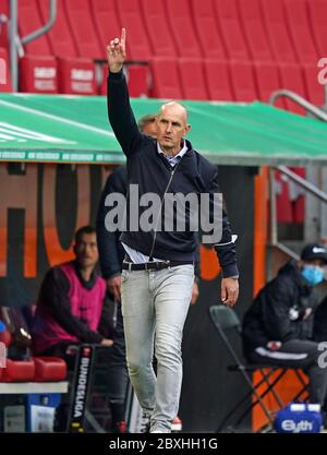 Augusta, Germania. Il primo 2020 Heiko HERRLICH, allenatore FCA, mostra la direzione, gesto FC AUGUSTA - 1.FC KOELN Koln, 07.06.2020 1.Bundesliga, stagione 2019/2020, 30.matchday, Koln Peter Schatz/Pool/primo | Use Worldwide Credit: dpa/Alamy Live News Foto Stock