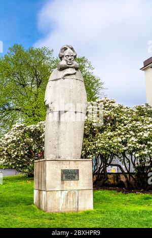 Scultura del drammaturgo norvegese e direttore teatrale, Henrik Ibsen, Bergen, Norvegia Foto Stock