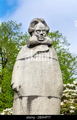 Scultura del drammaturgo norvegese e direttore teatrale, Henrik Ibsen, Bergen, Norvegia Foto Stock