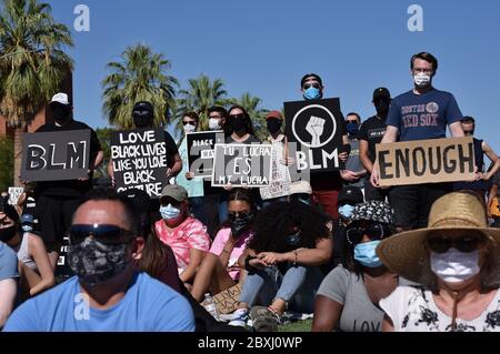 Migliaia di manifestanti partecipano al Black Lives Matter Tucson: Celebrazione della Black Lives protesta e dimostrazione per ricordare i neri che wer Foto Stock
