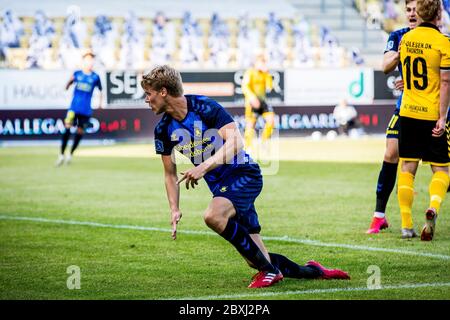 Horsens, Danimarca. 07 giugno 2020. Sigurd Rosted (4) di Broendby IF segna per 2-2 durante la partita 3F Superliga tra AC Horsens e Broendby IF a Casa Arena a Horsens. (Photo Credit: Gonzales Photo/Alamy Live News Foto Stock