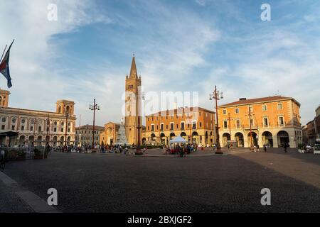 Storica piazza Aurelio Saffi a Forli, Emilia Romagna, Italia Foto Stock