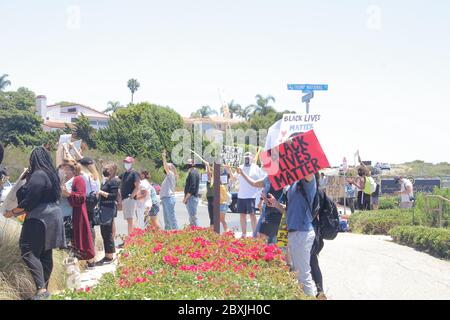 Manifestanti 06/06/2020 manifestanti di fronte al Trump National Golf Club a Rancho Palos Verdes, CA Foto di Izumi Hasegawa/HollywoodNewsWire.net Credit: Hollywood News Wire Inc./Alamy Live News Foto Stock