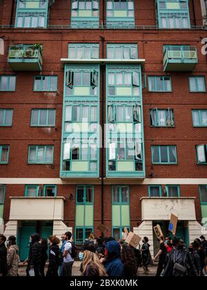 Londra, Regno Unito. 7 Giugno 2020. Le vite nere contano la protesta a Londra. In memoria di George Floyd che è stato ucciso il 25 maggio mentre in custodia di polizia nella città americana di Minneapolis. Credit: Yousef al Nasser Foto Stock