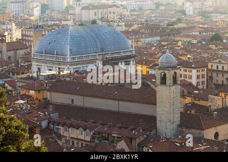 Veduta aerea della città di Brescia e del palazzo Loggia Foto Stock