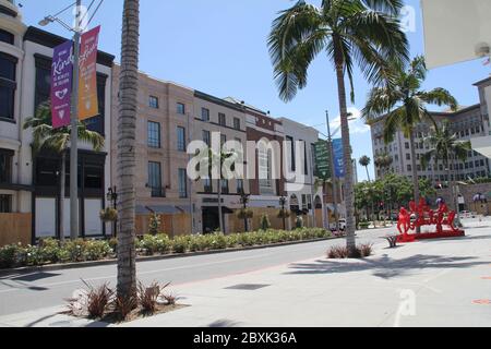 Los Angeles, California, Stati Uniti. 07 giugno 2020. Negozi e hotel sono imbarcati a Beverly Hills 06/06/2020 Negozi e Hotel sono imbarcati a Beverly Hills, CA Foto di Izumi Hasegawa/HollywoodNewsWire.net Credit: Hollywood News Wire Inc./Alamy Live News Credit: Hollywood News Wire Inc./Alamy Live News Foto Stock