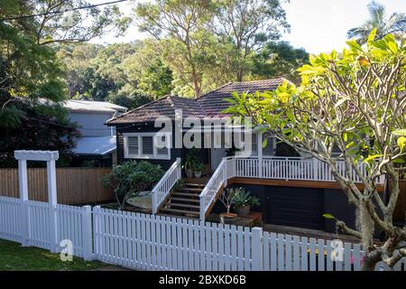 Bungalow costiero australiano in Avalon Beach Sydney, tradizionale casa a un piano, Australia Foto Stock