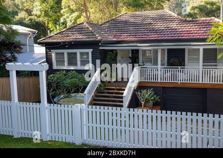 Bungalow costiero australiano in Avalon Beach Sydney, tradizionale casa a un piano, Australia Foto Stock