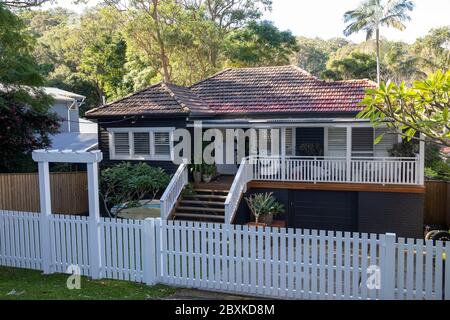 Casa cottage australiana casa modernizzata a un piano casa in Avalon spiaggia sobborgo di Sydney, NSW, Australia Foto Stock