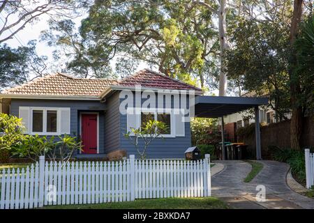 Casa cottage australiana casa modernizzata a un piano casa in Avalon spiaggia sobborgo di Sydney, NSW, Australia Foto Stock