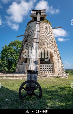 Mulino a vento alla piantagione di zucchero di speranza di Betty, Antigua Foto Stock